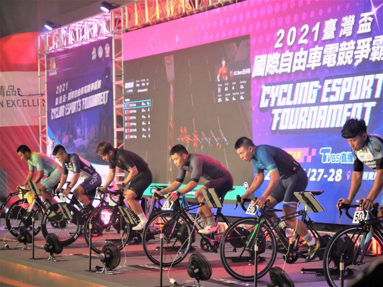 台灣首創利用訓練台結合網路影音來進行短程最佳馬力和衝刺能力的競賽。詹健全攝
