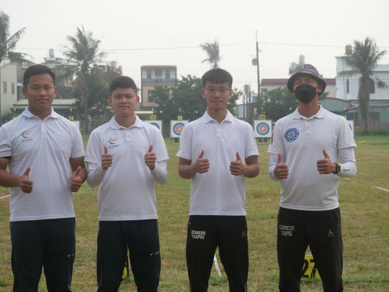 我國今年杭州亞運男子反曲弓代表隊，戴宇軒(左起)、湯智鈞、蘇于洋和魏均珩。詹健全攝