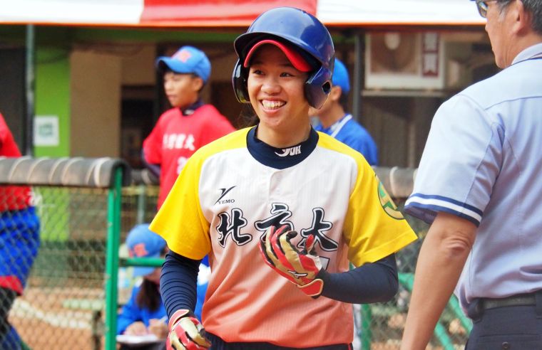 溫雅柔敲再見安打助北市大奪勝。(大專體總提供)