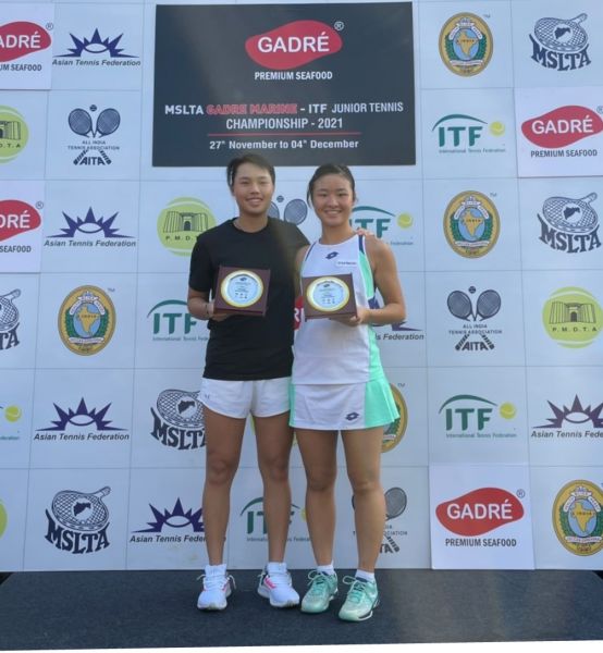 李羽芸與日本搭檔贏得印度浦那國際青少年網球三級賽的女雙冠軍。矽品提供
