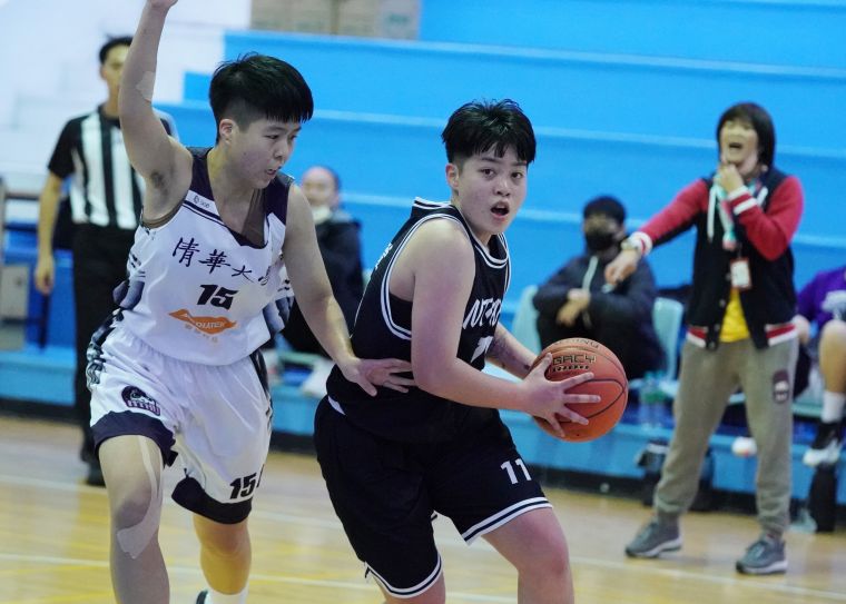 臺北護大謝靜萱全場最高32分創個人UBA一級新高，另有14籃板。大會提供