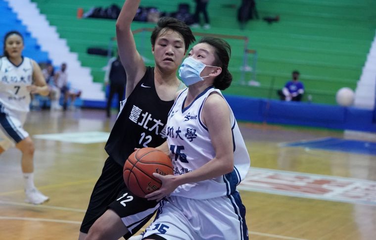 成功大學王湘涵13分12籃板。大會提供