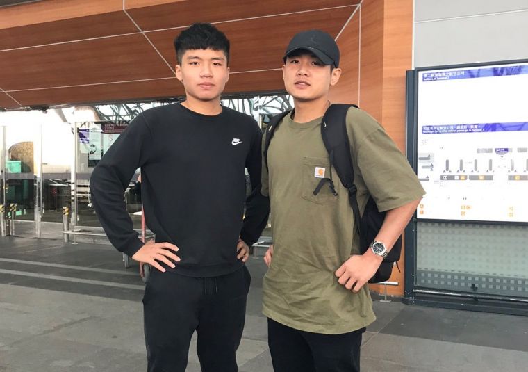 UBA浪人林明瑋（左）、與P聯盟攻城獅後衛哥哥林明毅最愛永遠籃球。大會提供