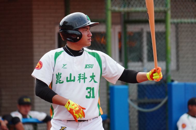 轉學到崑山還未滿1年,陳洛陽每個比賽都有報名,也幾乎場場先發。陳孟葦攝