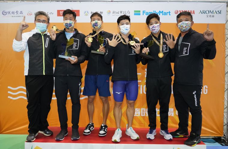 台中市泳隊在男子400混接力完成5連霸。游智勝攝