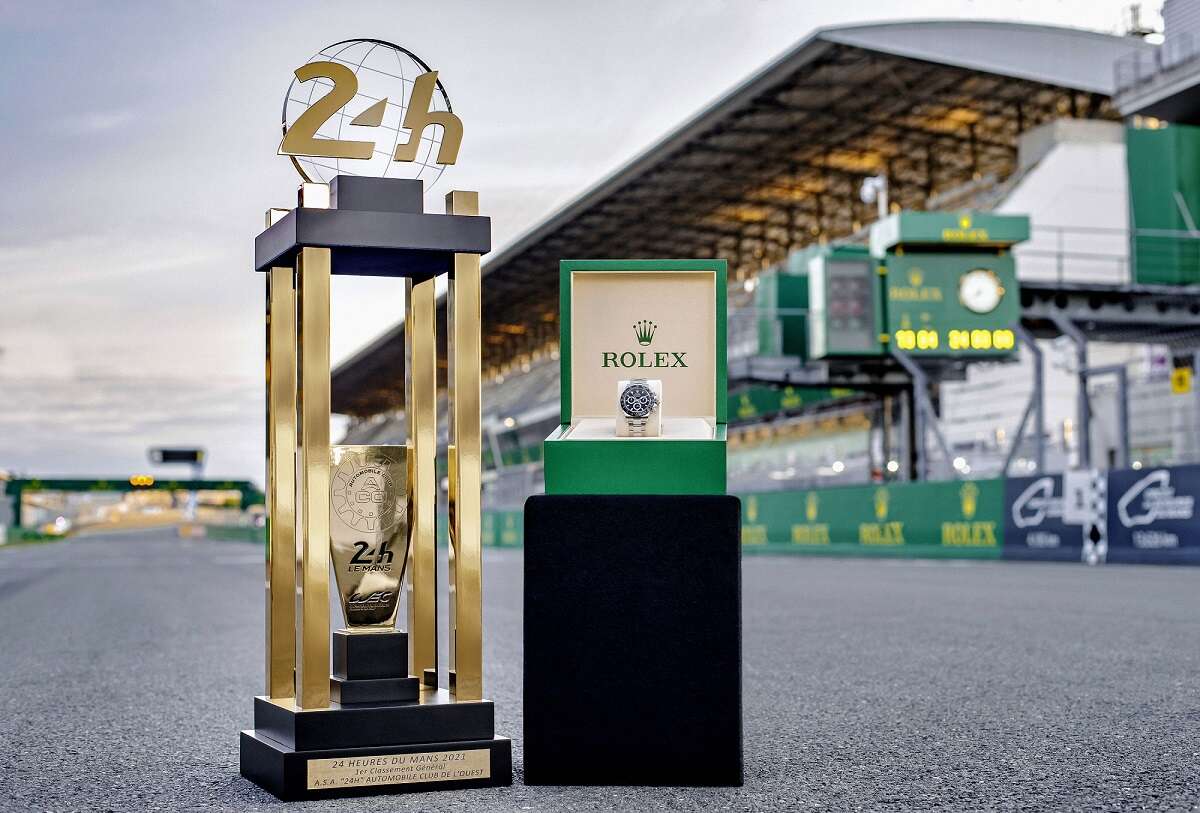 利曼24小時耐力賽的獲勝車手將獲頒一枚鐫刻特殊字樣的 Oyster Perpetual Cosmograph Daytona蠔式恒動宇宙計型迪通拿腕錶。官方提供