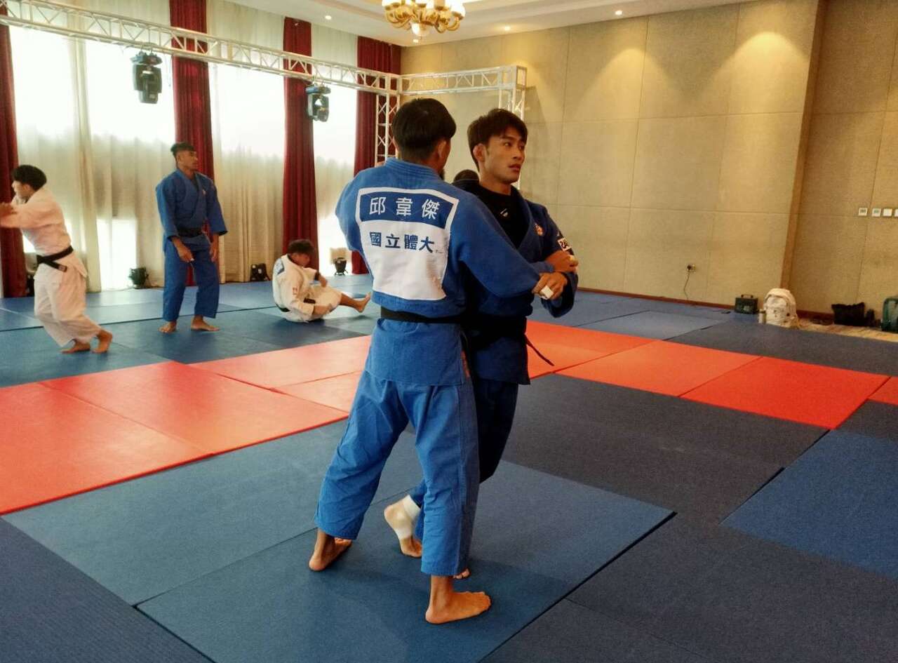男子60公斤楊勇緯選手於蒙古烏蘭巴托賽前訓練。體育署提供