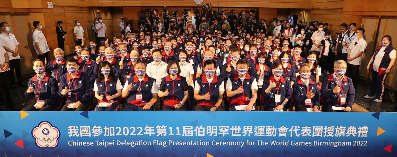 伯明罕世界運動會台灣代表團與總統合照。李天助攝