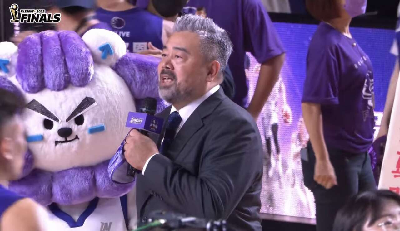 賽後攻城獅GM Kenny高景炎在場中致詞感謝球迷引起不少討論。摘自PLG官方YT