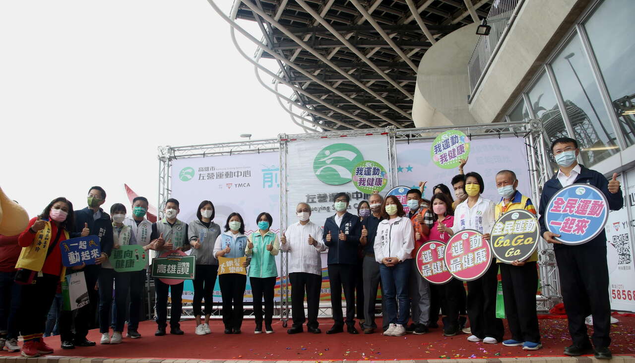 高雄市政府運動發展局點亮高雄國家體育場尾翼,成為左營運動中心,今(1)日正式啟用。高雄市政府運發局提供
