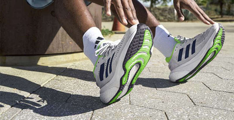 新推出的 adidas Supernova 跑鞋比上一代更輕盈更舒適支撐性也再升級讓跑者享受在自己的舒適圈自由奔馳的快感。官方提供
