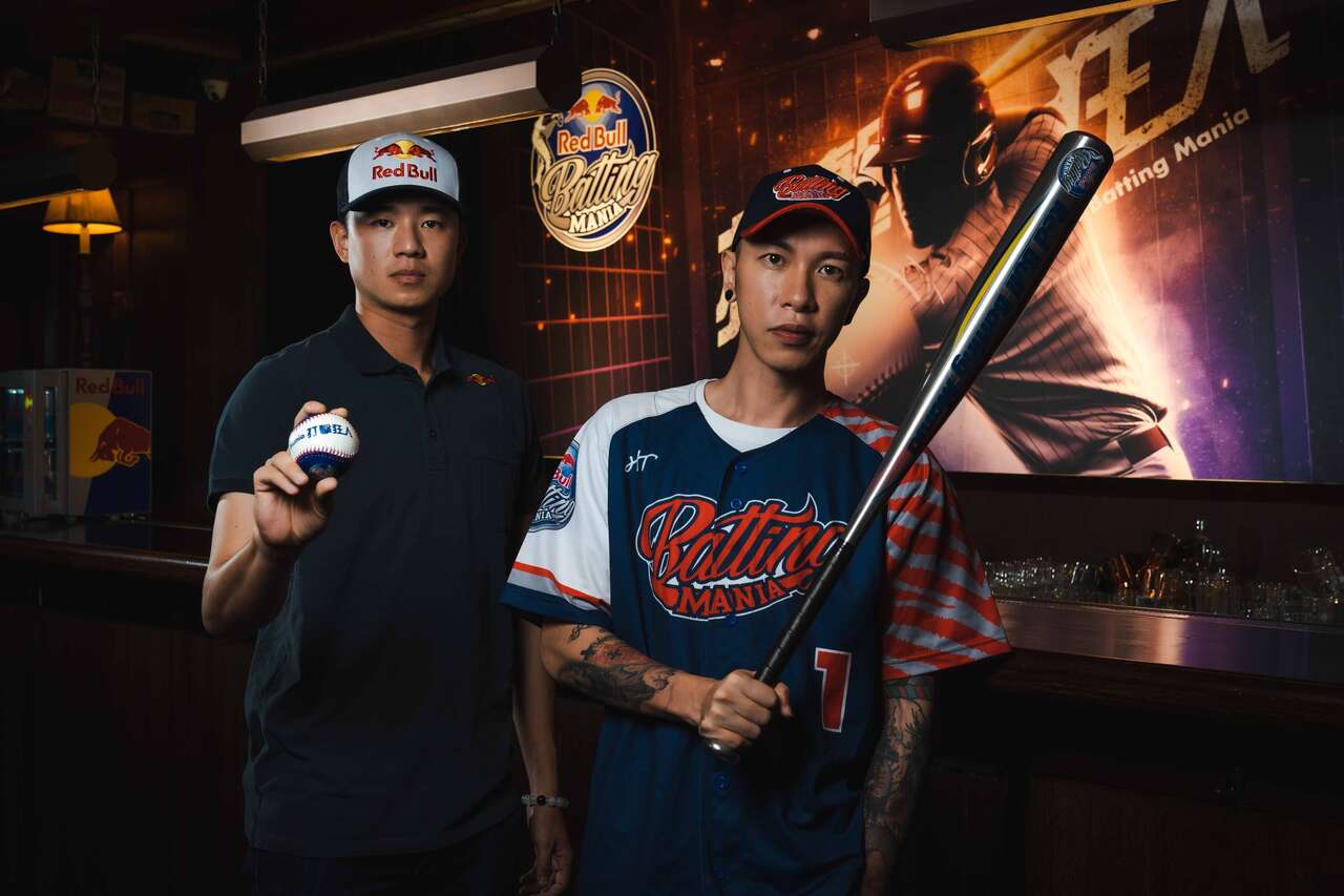Red Bull運動員黃子鵬與Kenzy小春合體邀請大家731關注Red Bull Batting Mania打擊狂人決賽。官方提供