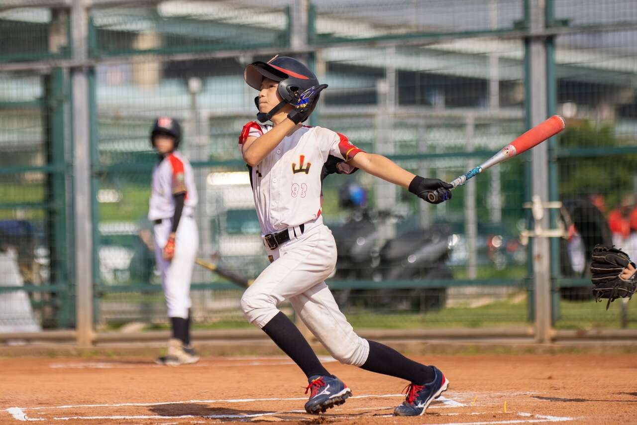 黃宥鈞本場比賽擔任先發捕手,跑出2支場內全壘打,還有1支二壘安打表現。大會提供
