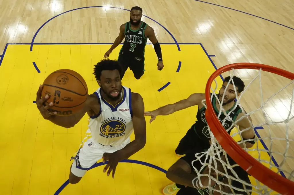 NBA勇士不准威金斯(Andrew Wiggins,左)打奧運。法新社
