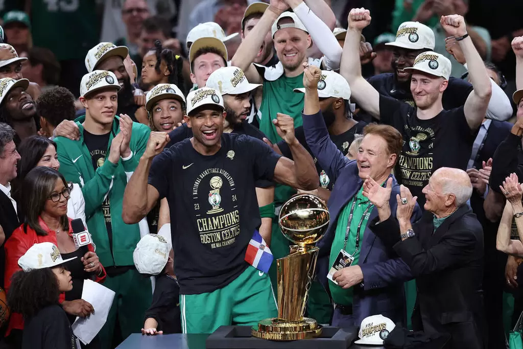 38歲的霍福德在NBA打了17個球季打了185場季後賽終於拿到冠軍。法新社