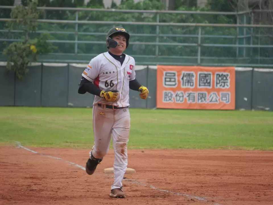 吳有朋單場雙響並且是2支滿貫砲。吳敏欣攝