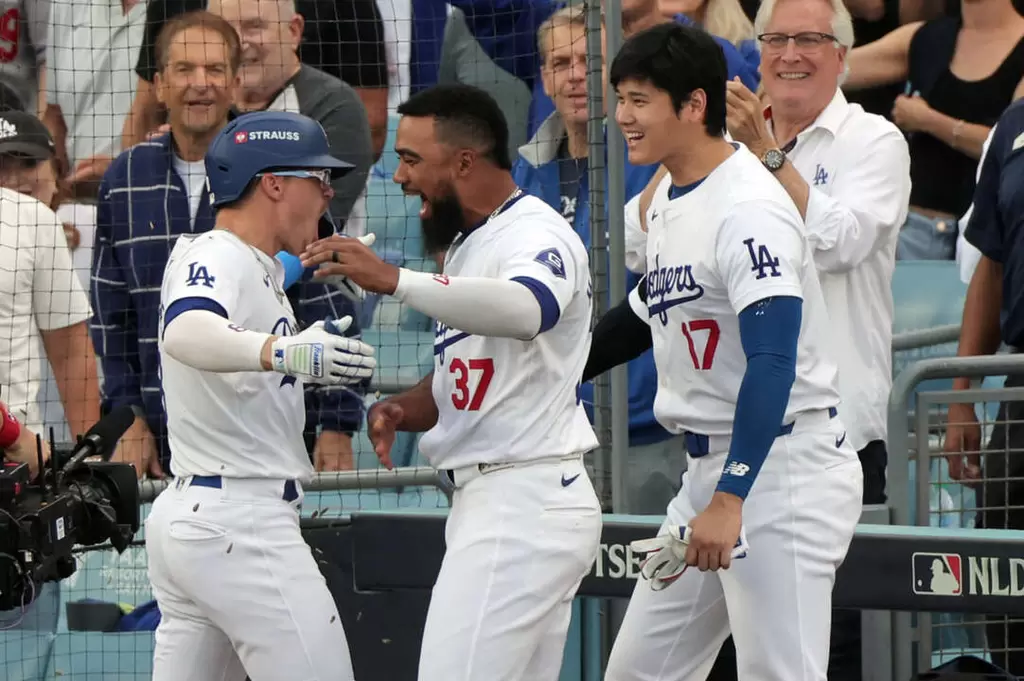 杉磯道奇今年季前與赫南德茲（Teoscar Hernandez，中）簽下一年短約發生奇效。法新社