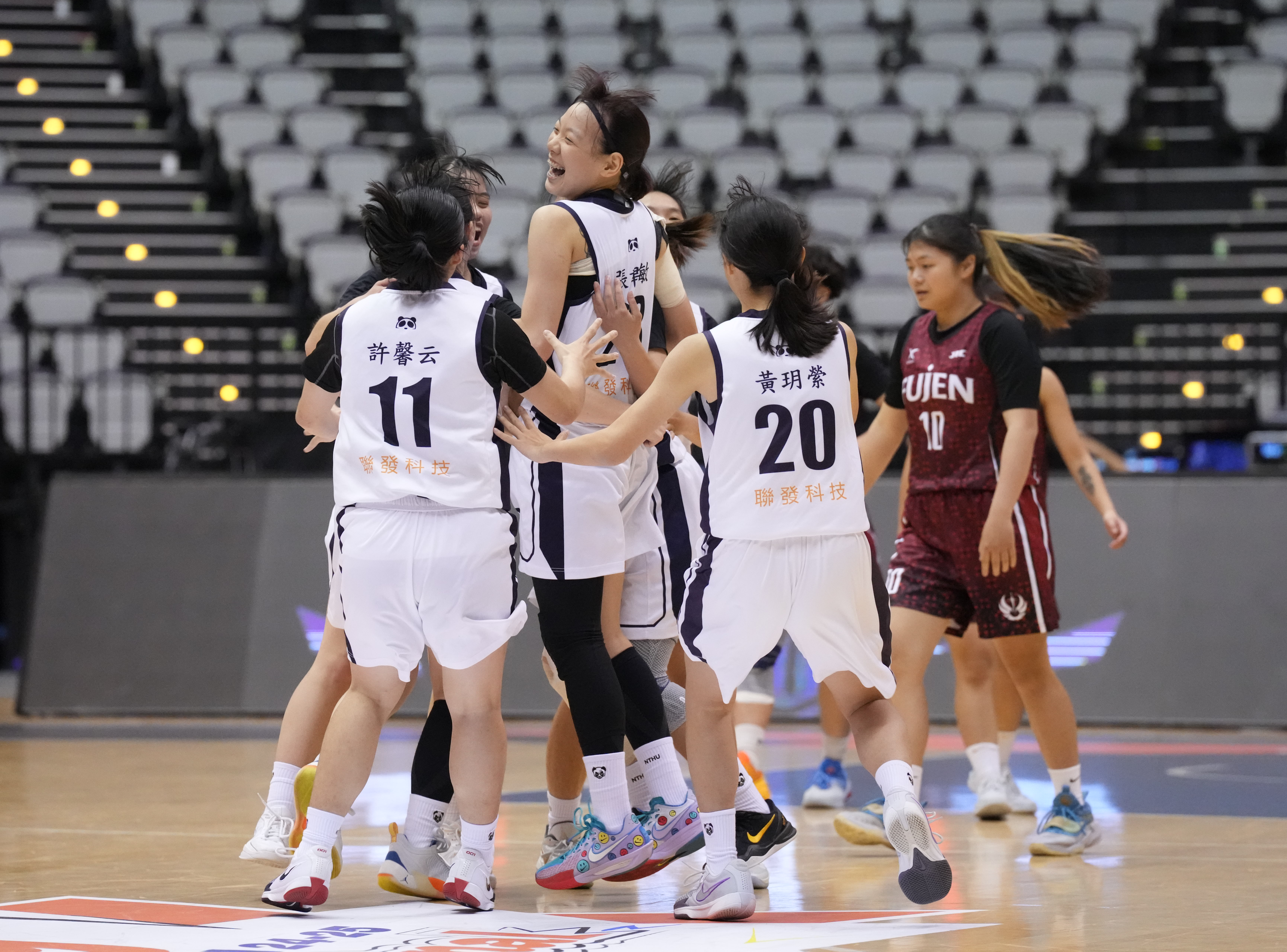 清華大學奪下公開女二級冠軍。大專體總提供