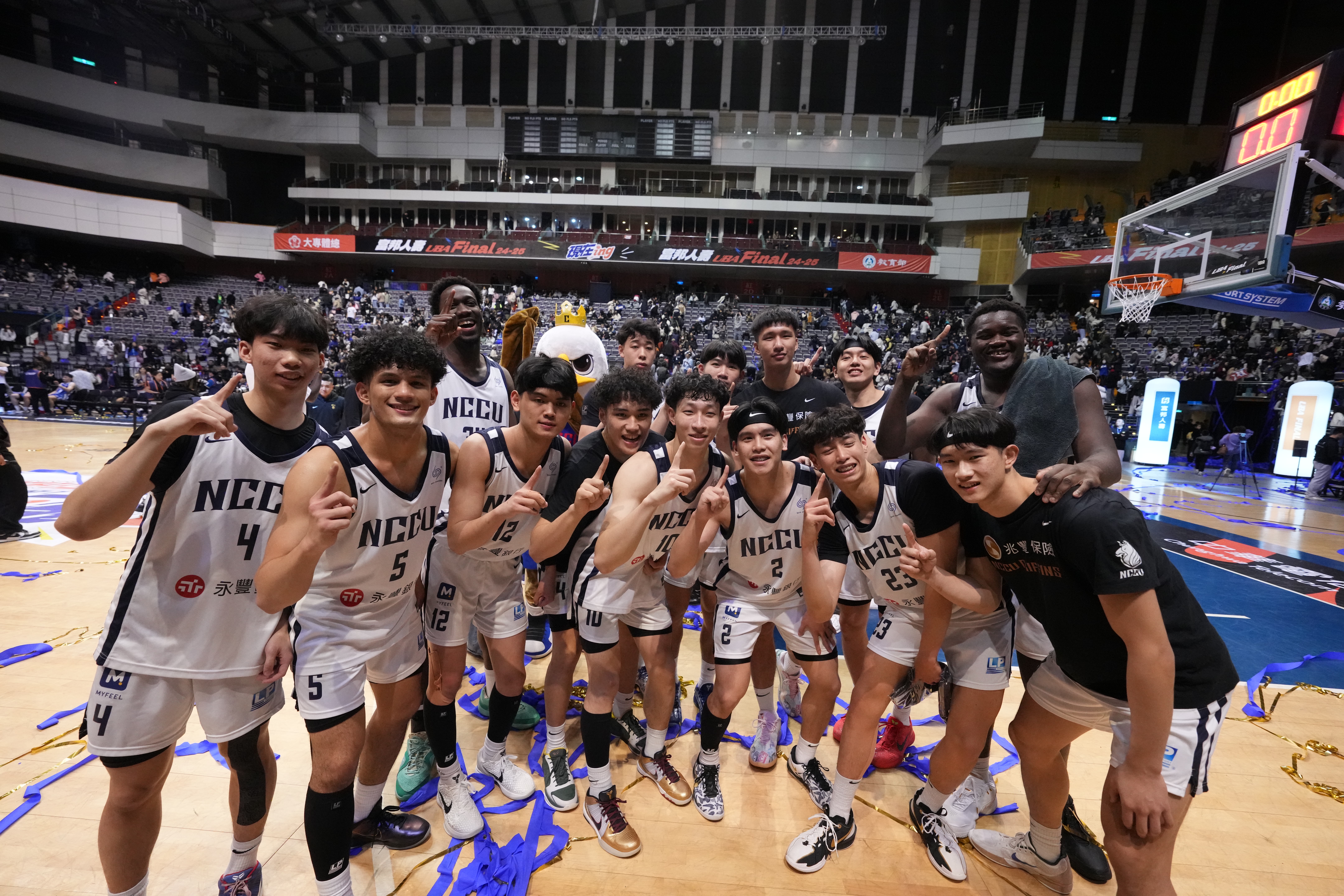政治大學完成男一級五連霸。大專體總提供