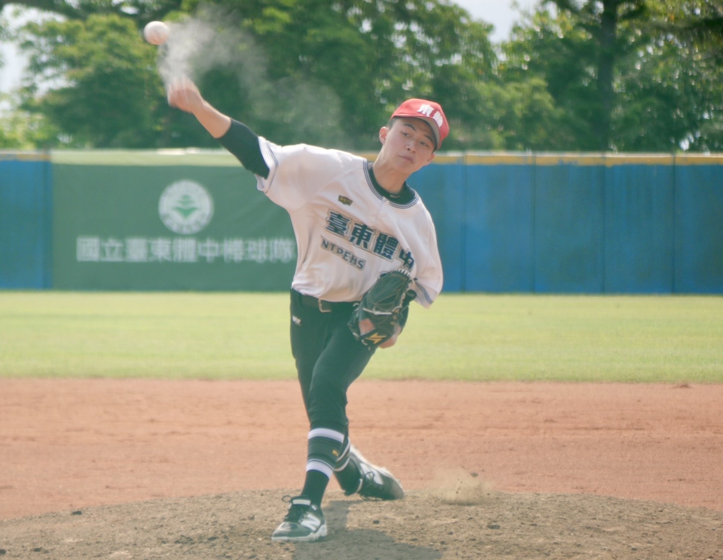 東體白高一投手李尹恩。吳敏欣攝