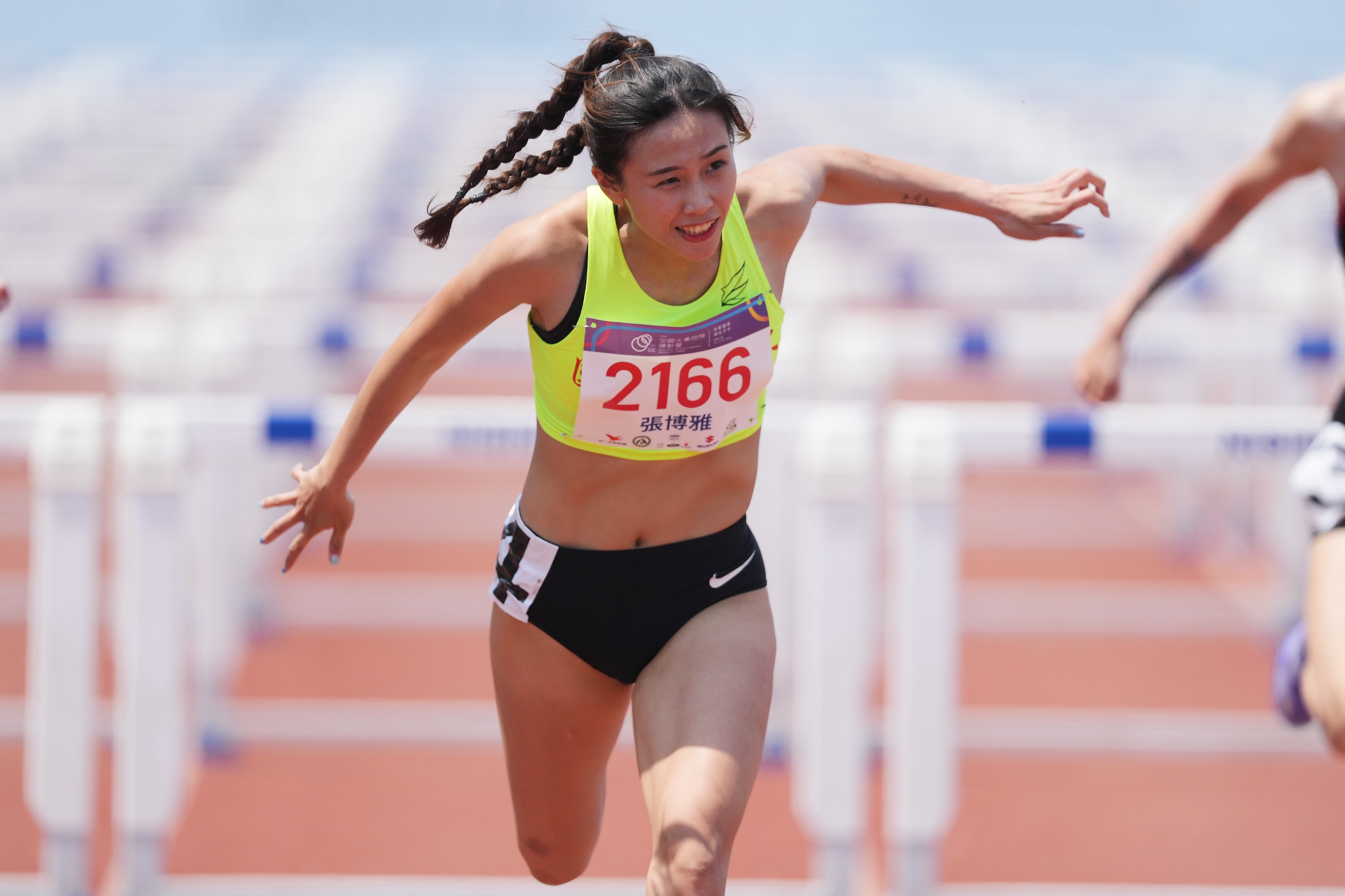 張博雅完成全大運公開女100公尺跨欄3連霸。114全大運提供