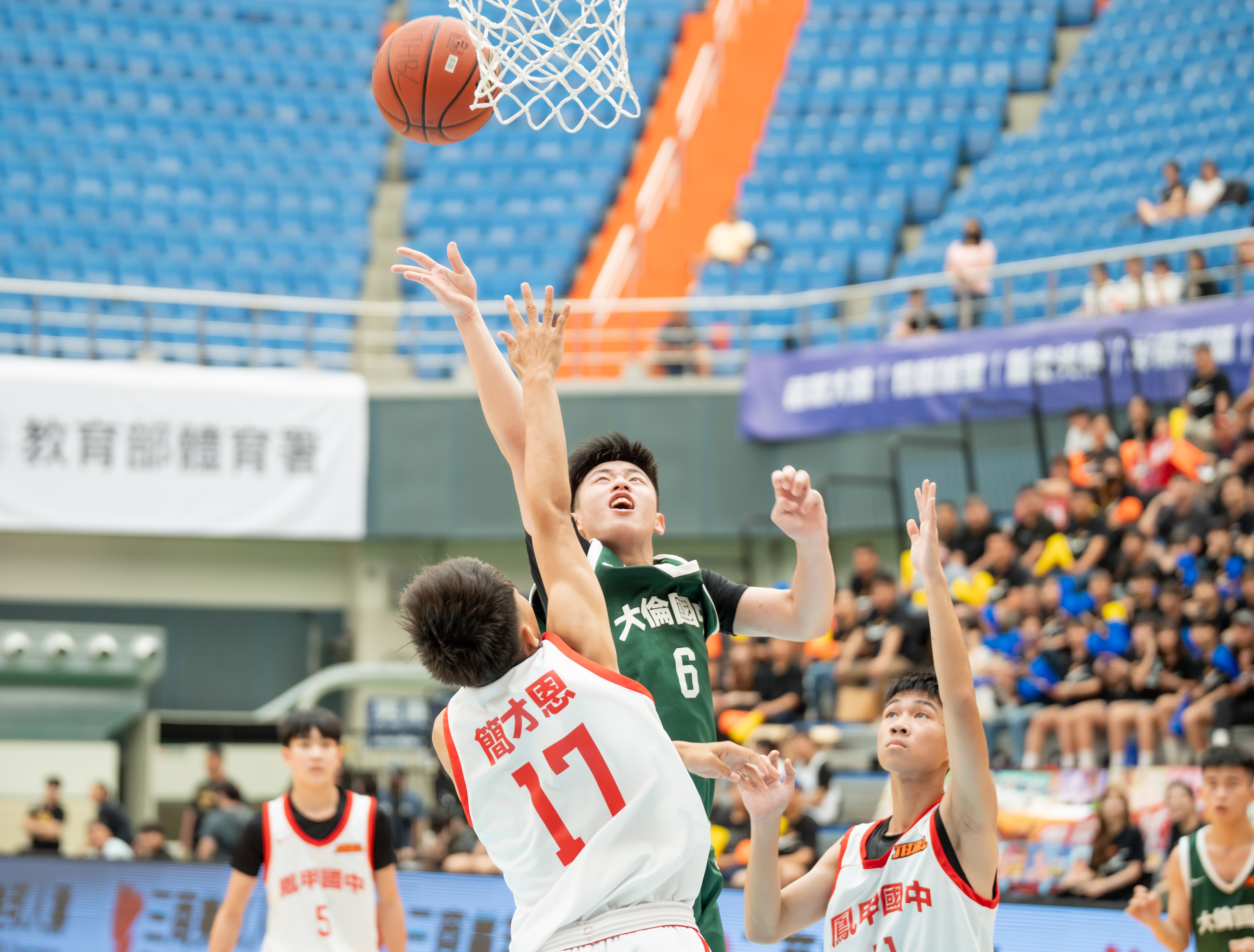 大倫頭號戰將根昱晟20分11籃板8助攻準大三元。高中體總提供
