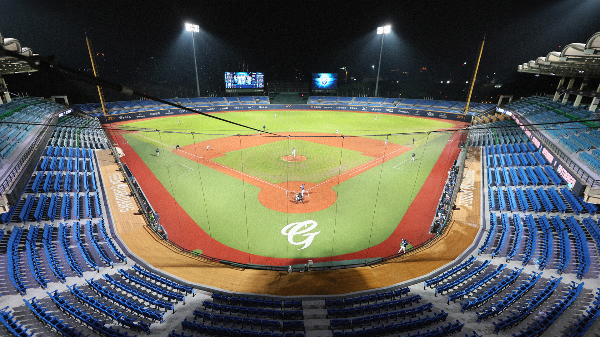 台灣職棒球隊富邦悍將（Fubon Guardians）的主場新莊棒球場界外區，將正式採用美津濃的棒球專用人工草皮「MS CRAFT BASEBALL TURF-V」。官方提供
