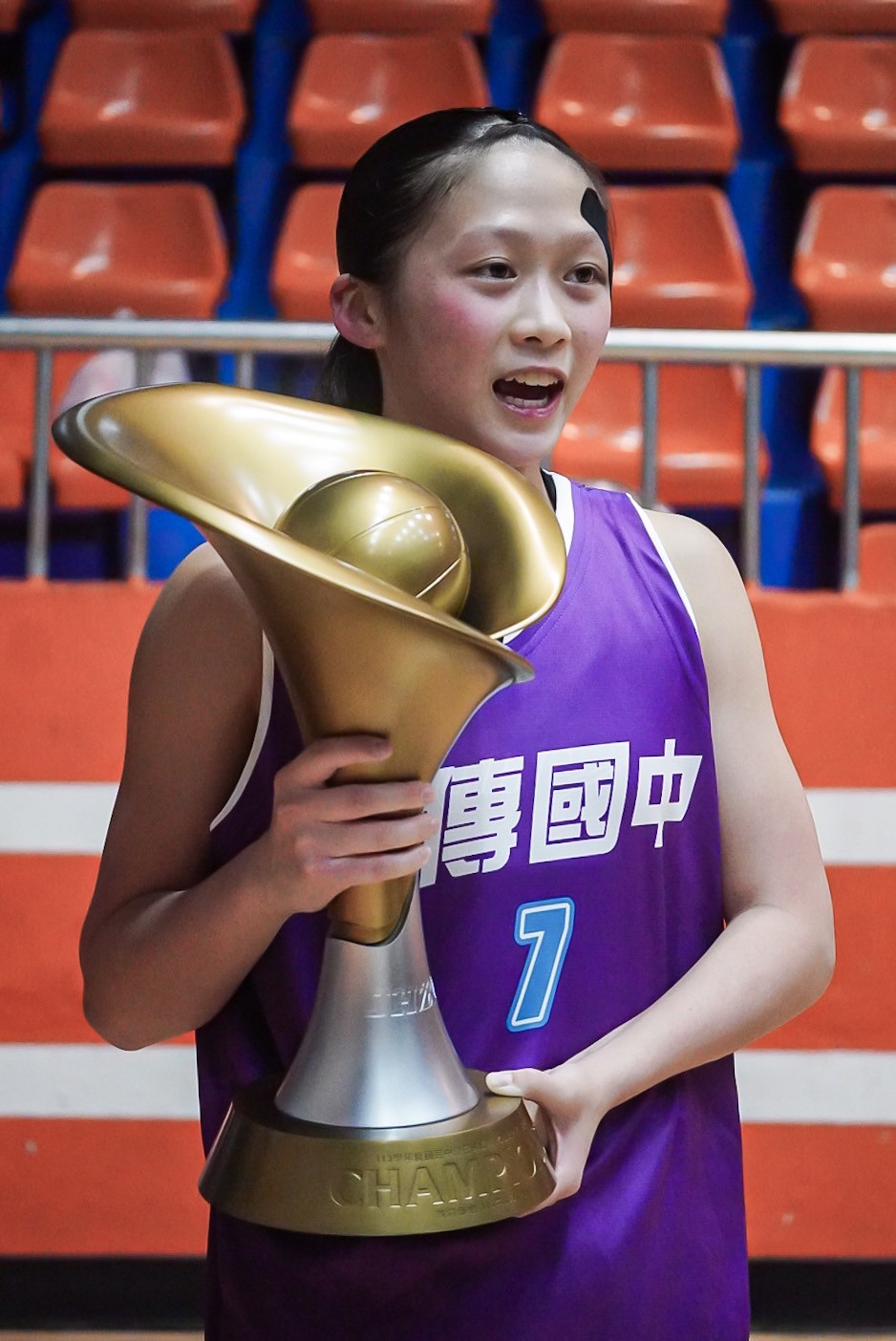 銘傳國三後衛洪慈安投進1記三分球攻下29分致勝第一功無冕MVP。高中體總提供