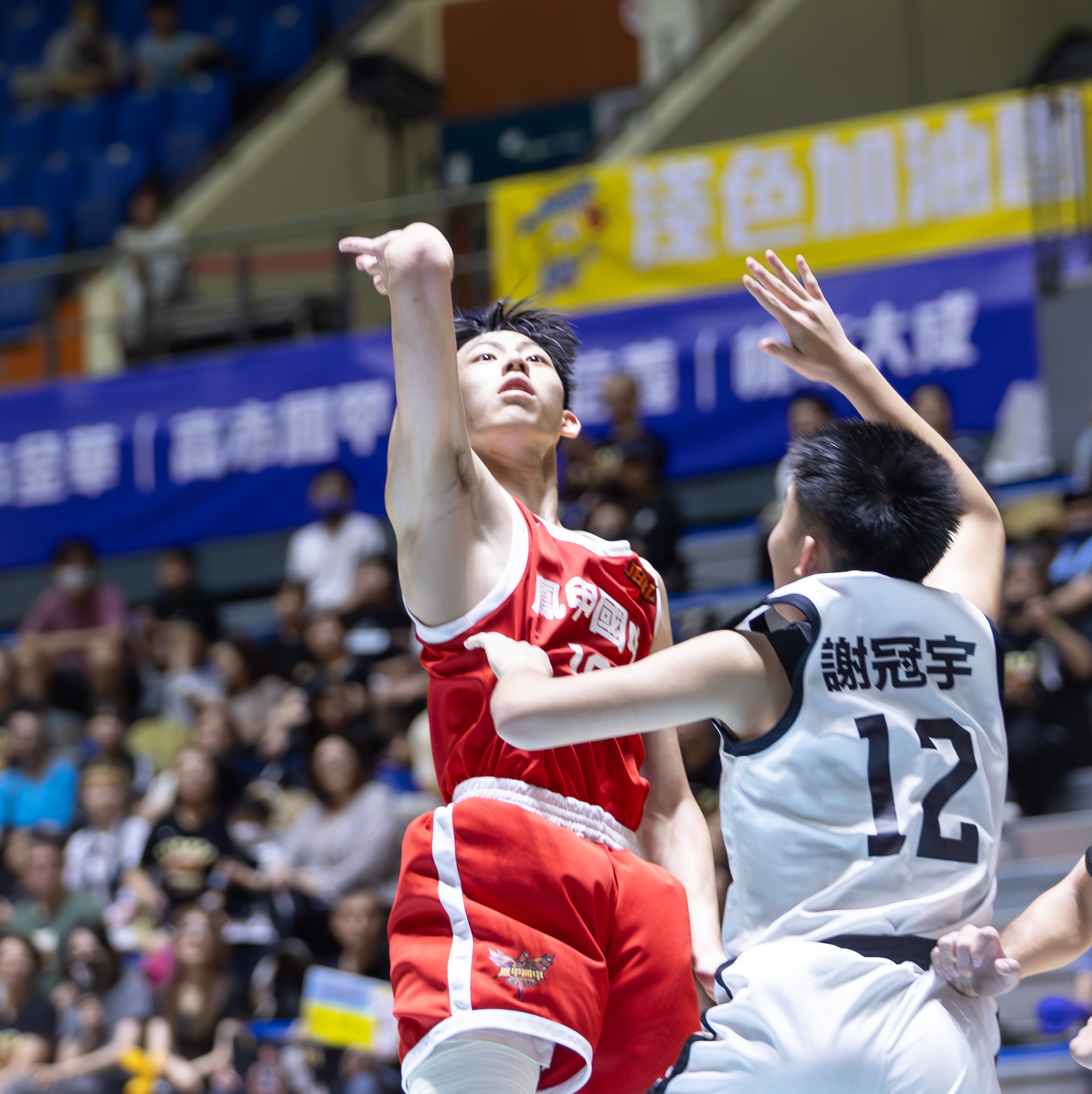 鳳甲190公分國三一哥蕭承哲再飆生涯新高36分13籃板。高中體總提供