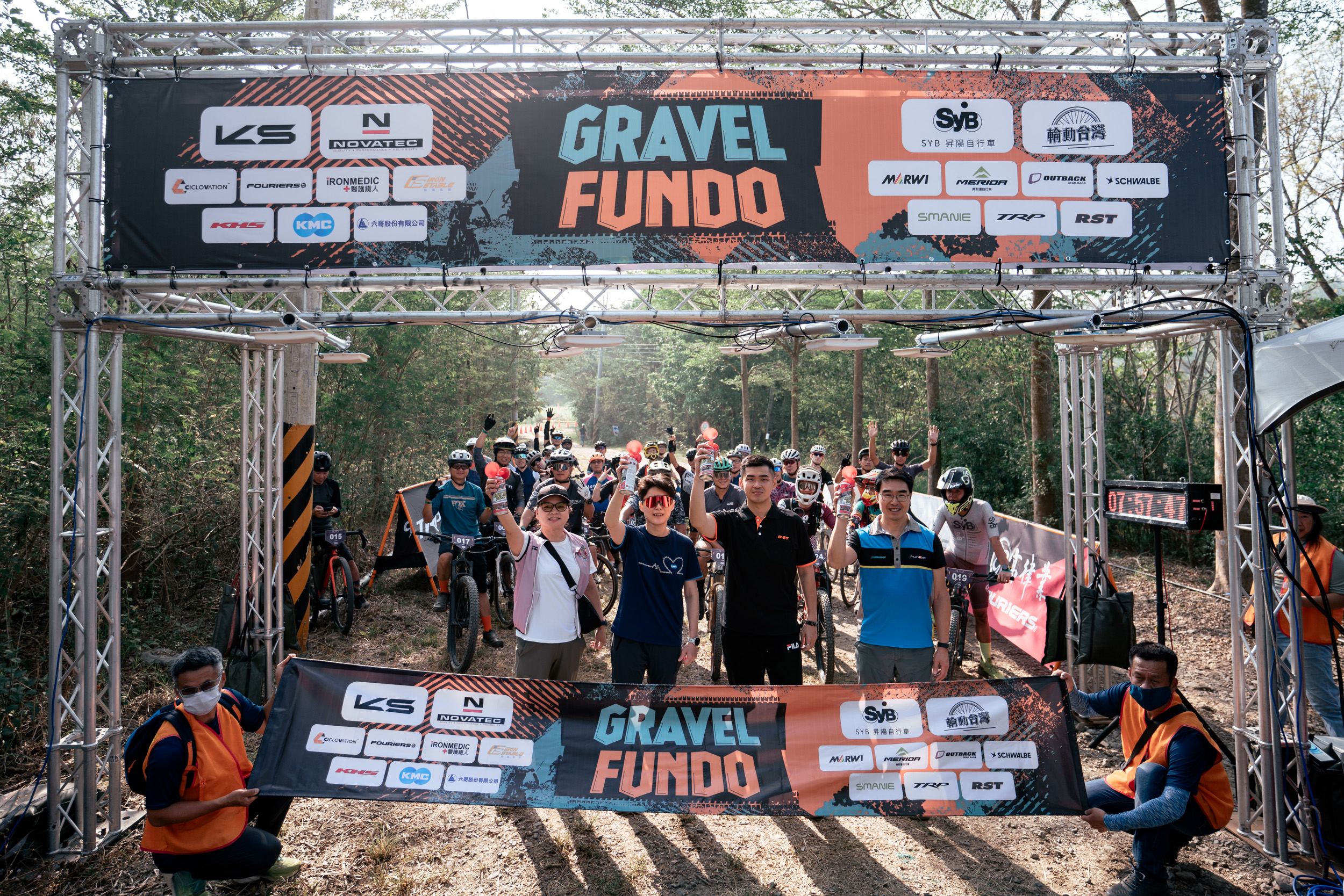 2025 Gravel Fundo台南玉井站今日在愛文山鳴笛開賽。大會提供