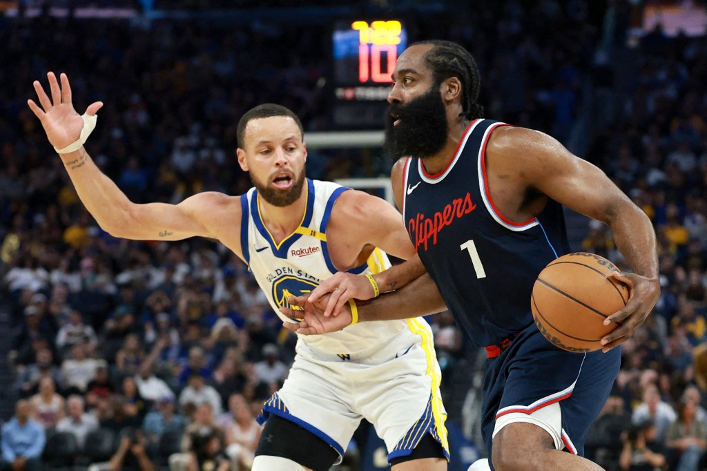 快艇在延長賽靠著哈登(James Harden,前)發威獲勝。法新社