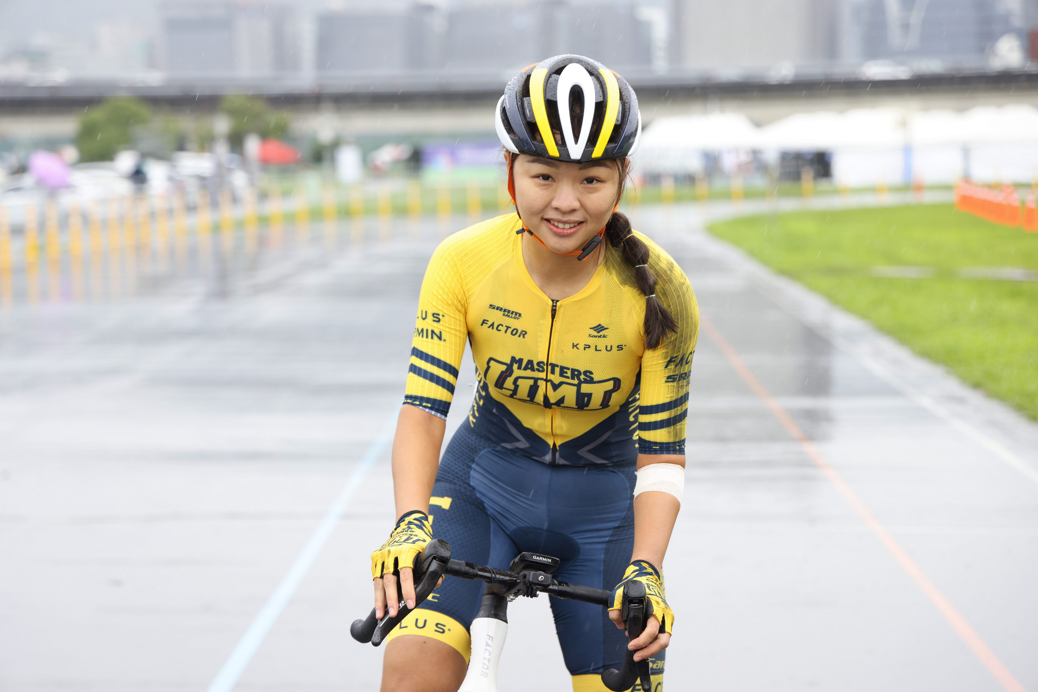 伊娃Eva自由車公路繞圈賽女子30組以26分14秒封后。大會提供