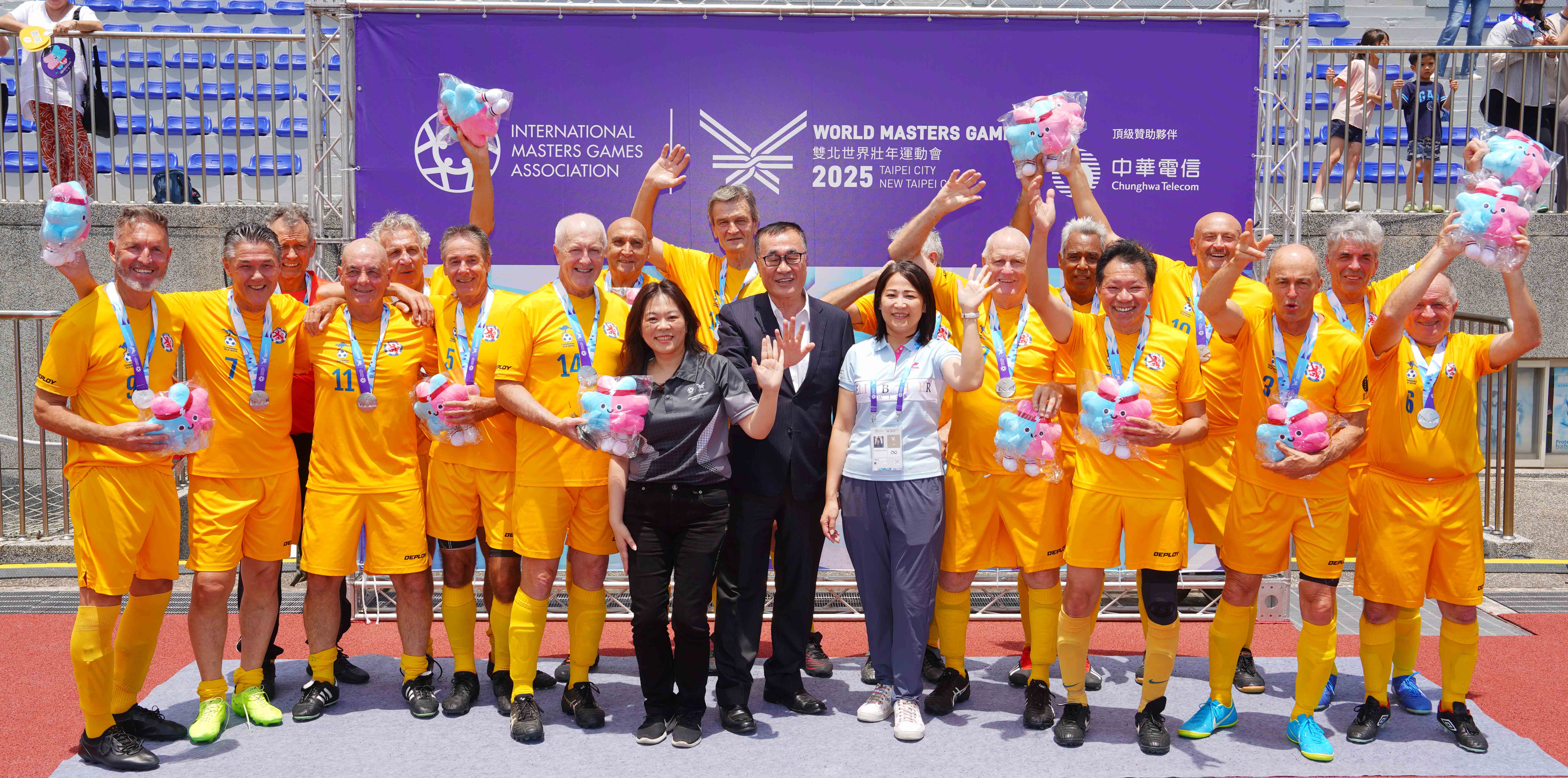 澳洲Canberra Old Boys足球隊在世壯運男子公開11人制足球65獲得銀牌。大會提供