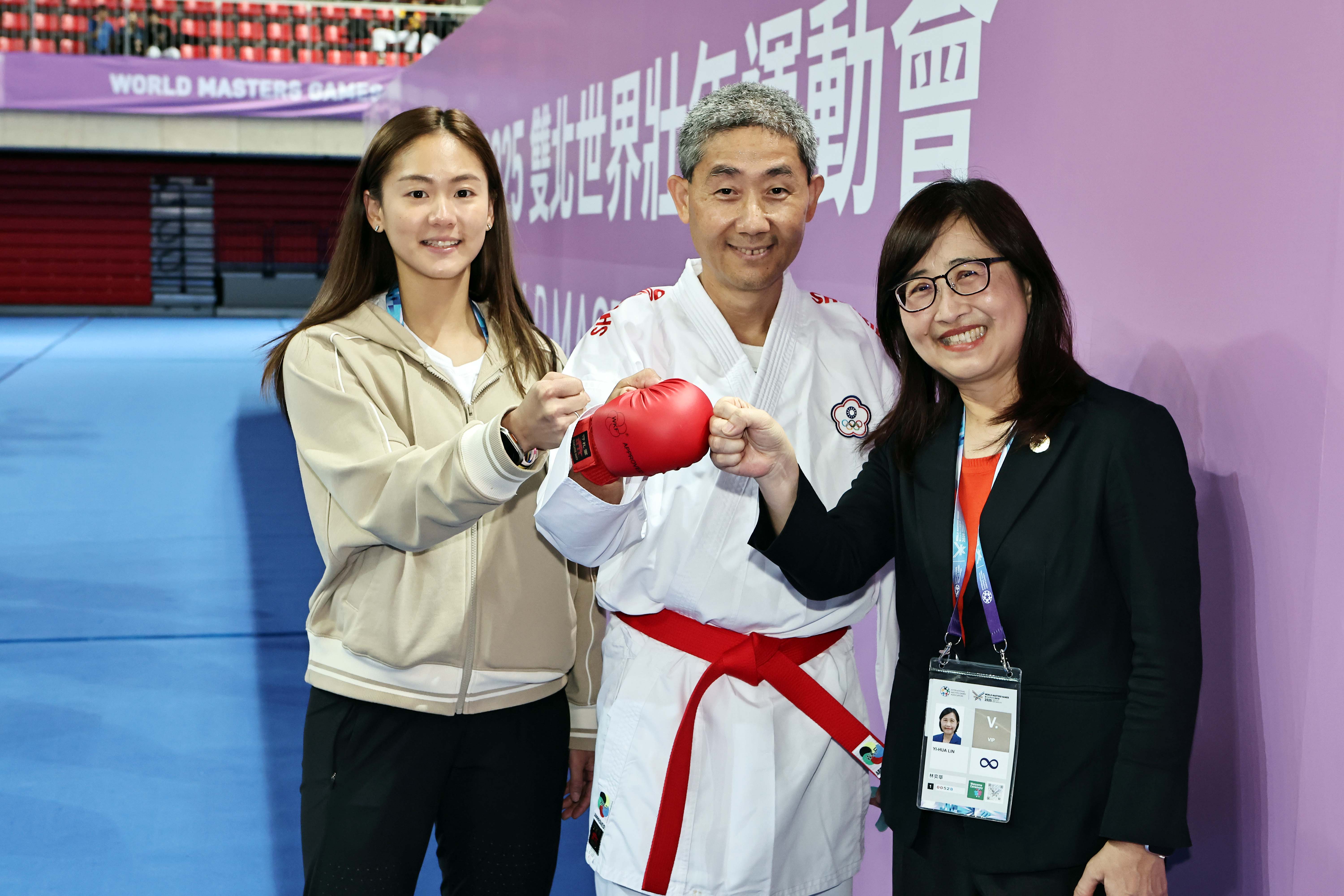 臺北市副市長林奕華到場視察為選手加油(林奕華(右起)、趙志才、文姿云）。大會提供