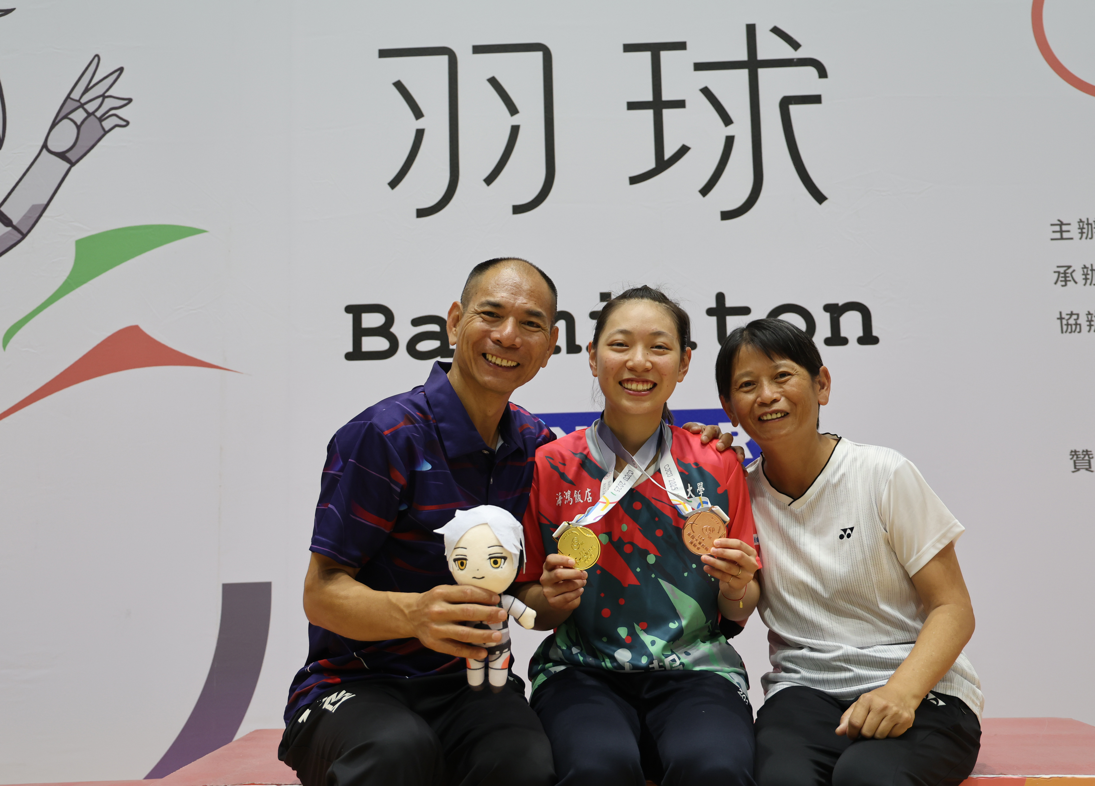 高雄大學黃宥薰身邊都有前國手的父母親助陣。大會提供