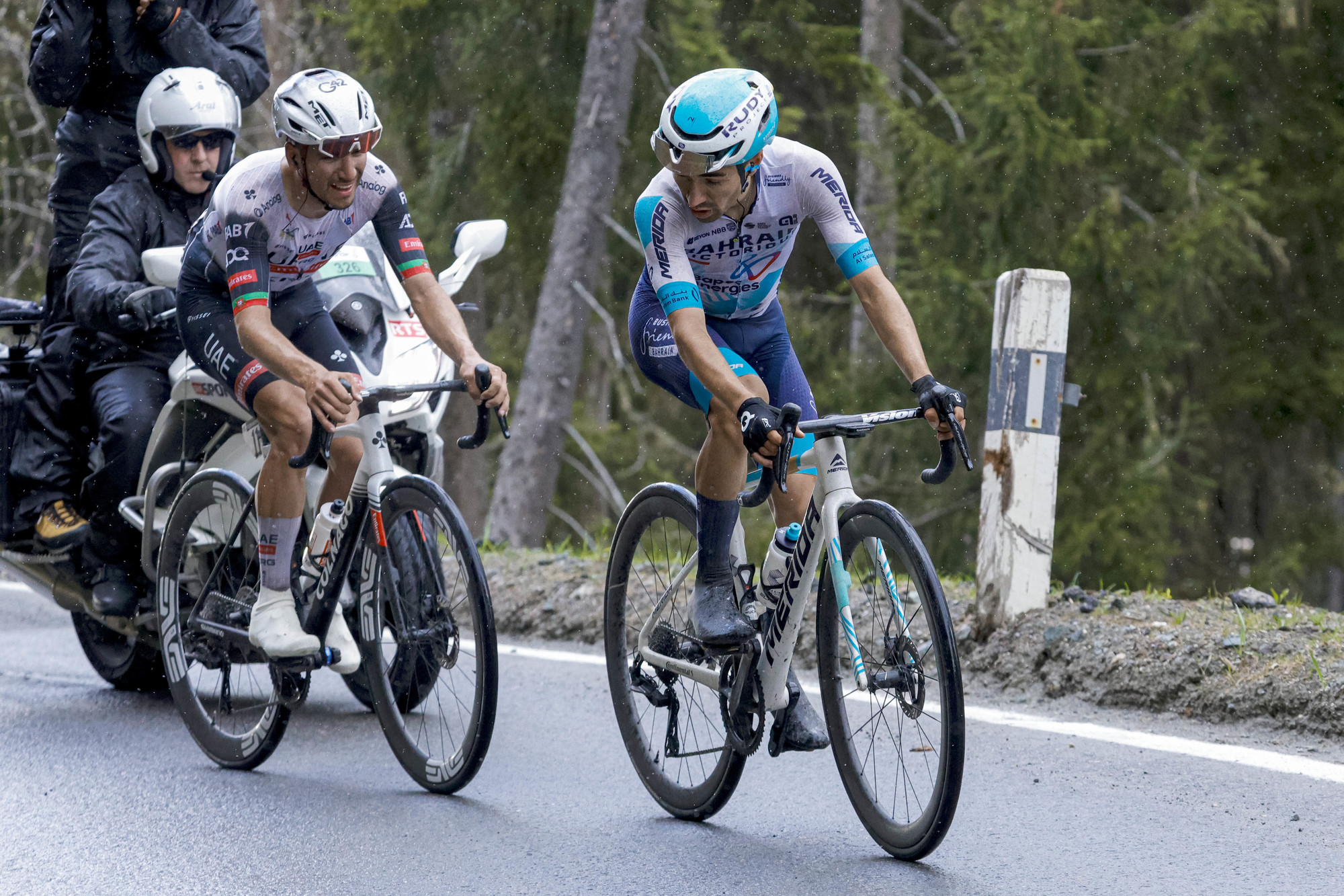 馬丁尼茲和阿爾梅達在最後的爬坡段有一場精彩對手戲。Sprint Cycling提供