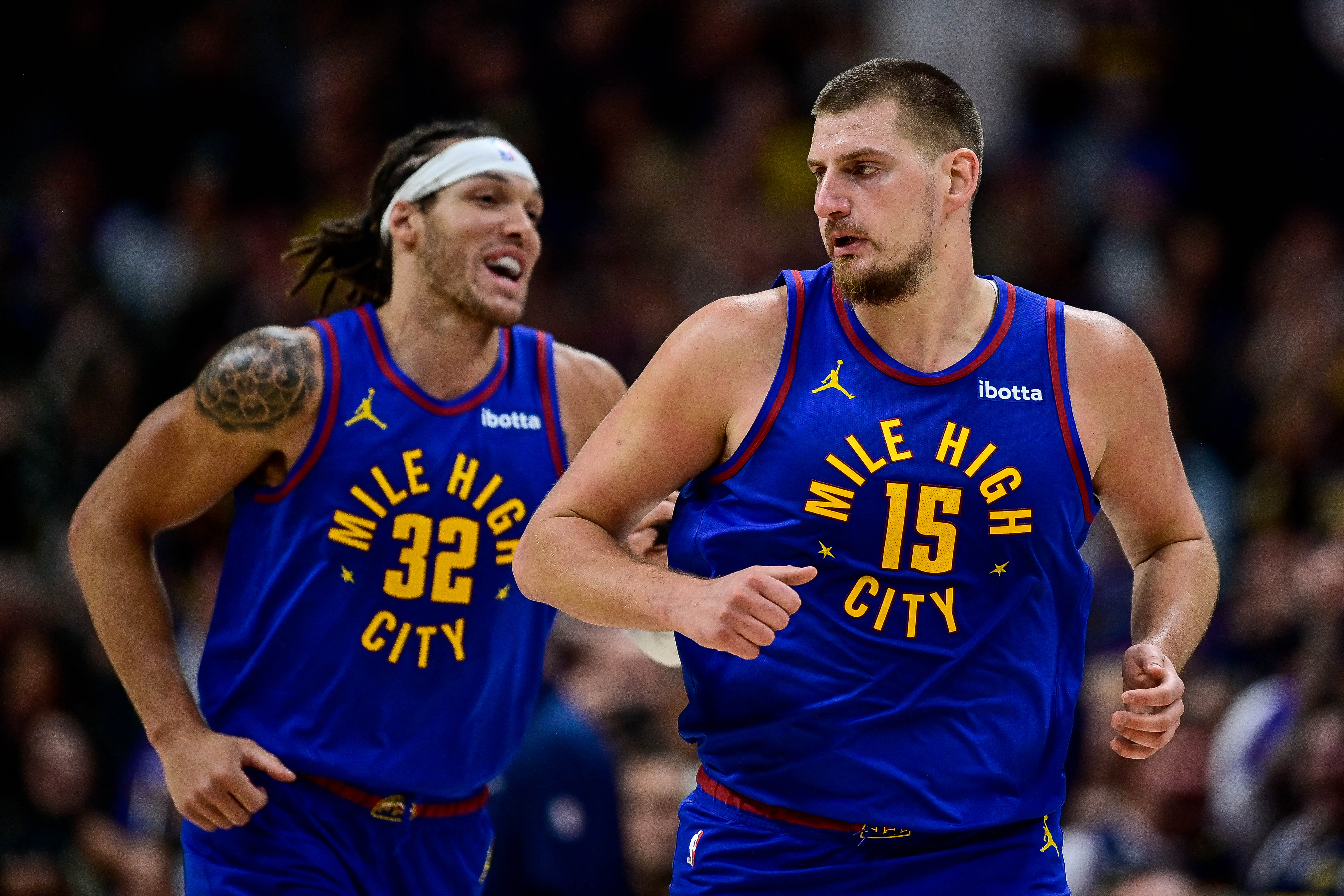 約基奇(Nikola Jokic,右)無論主攻或傳導也預期會有全能演出。法新社