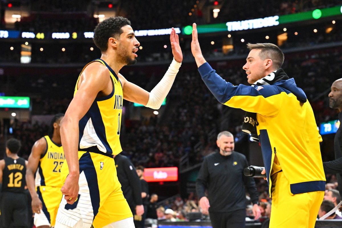 溜馬靠著當家主控哈里伯頓(Tyrese Haliburton)全場轟下31分、8助攻。法新社