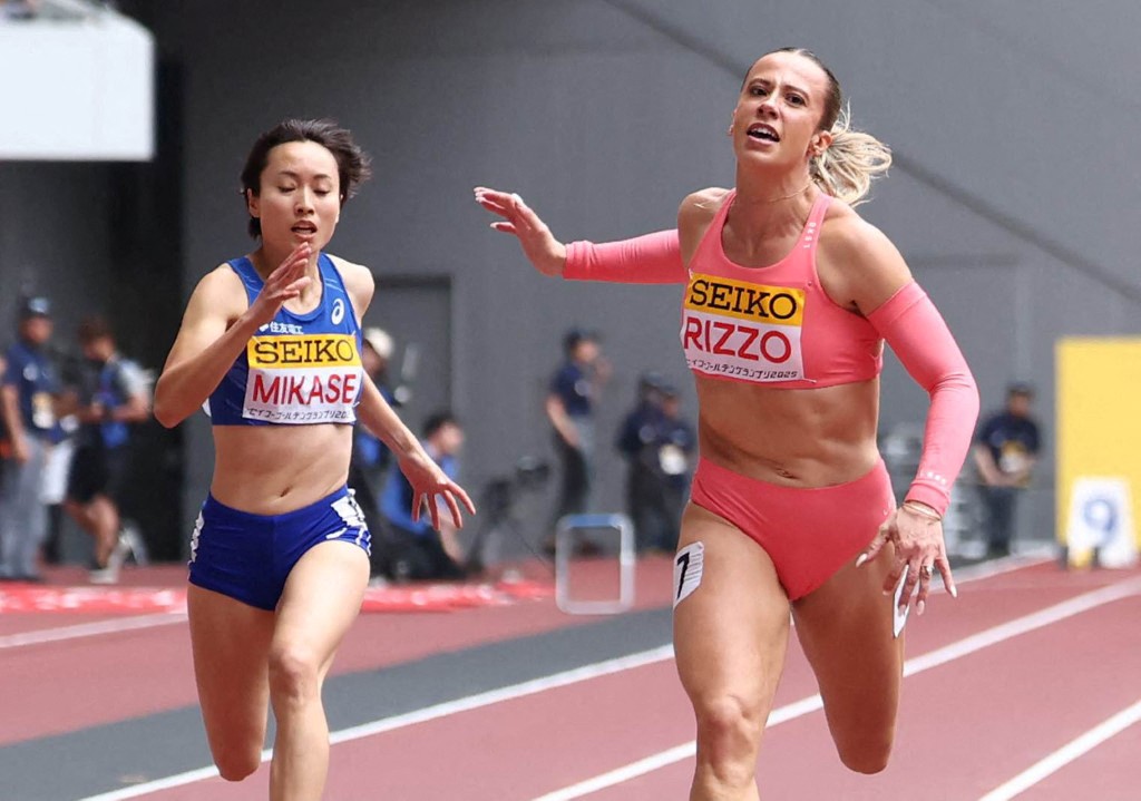 澳洲新秀里佐(Bree Rizzo,右)以11秒38秒爆冷奪冠。法新社