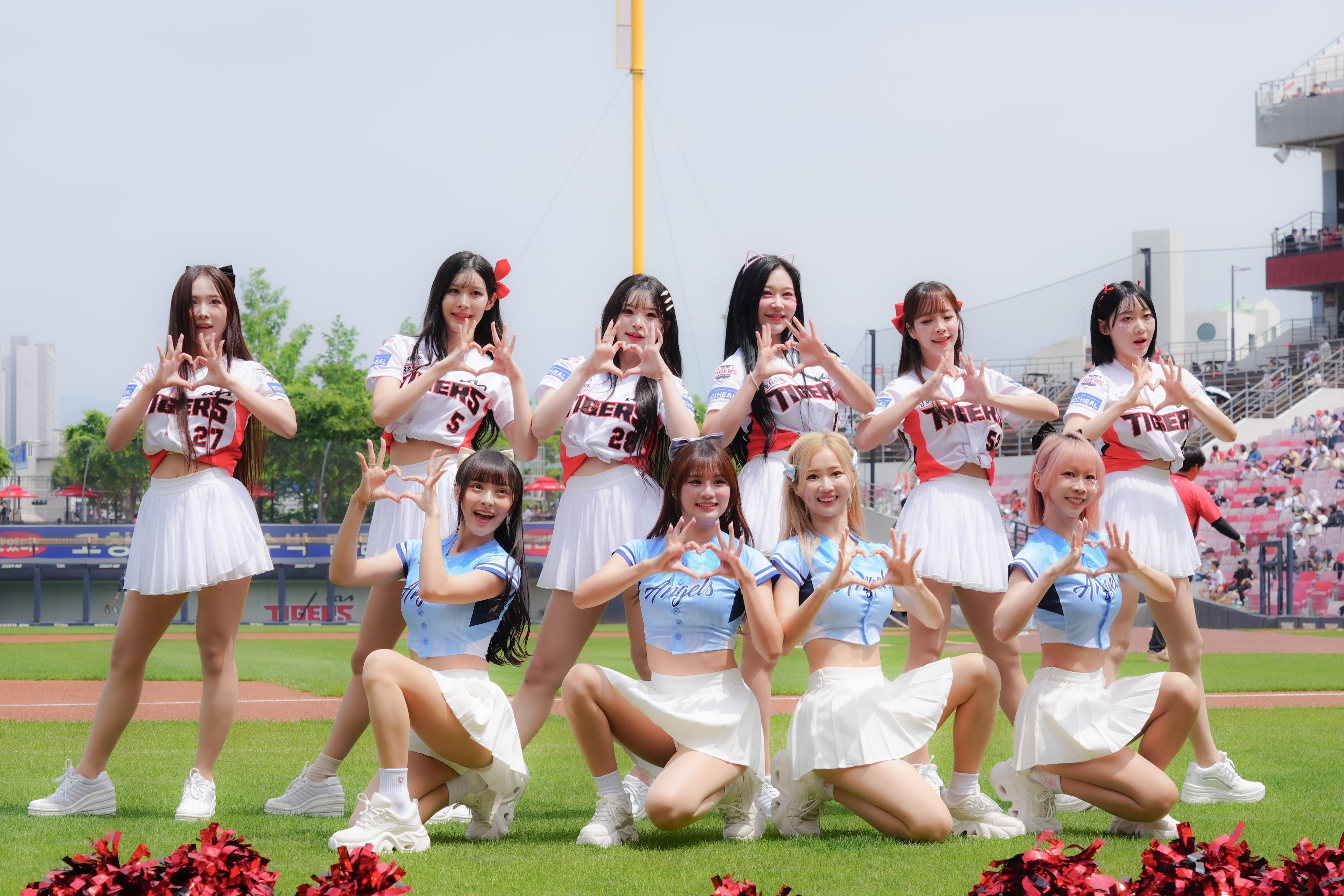 Fubon Angels和Kia Tigers Cheerleader兩隊女孩首度合舞演出。官方提供