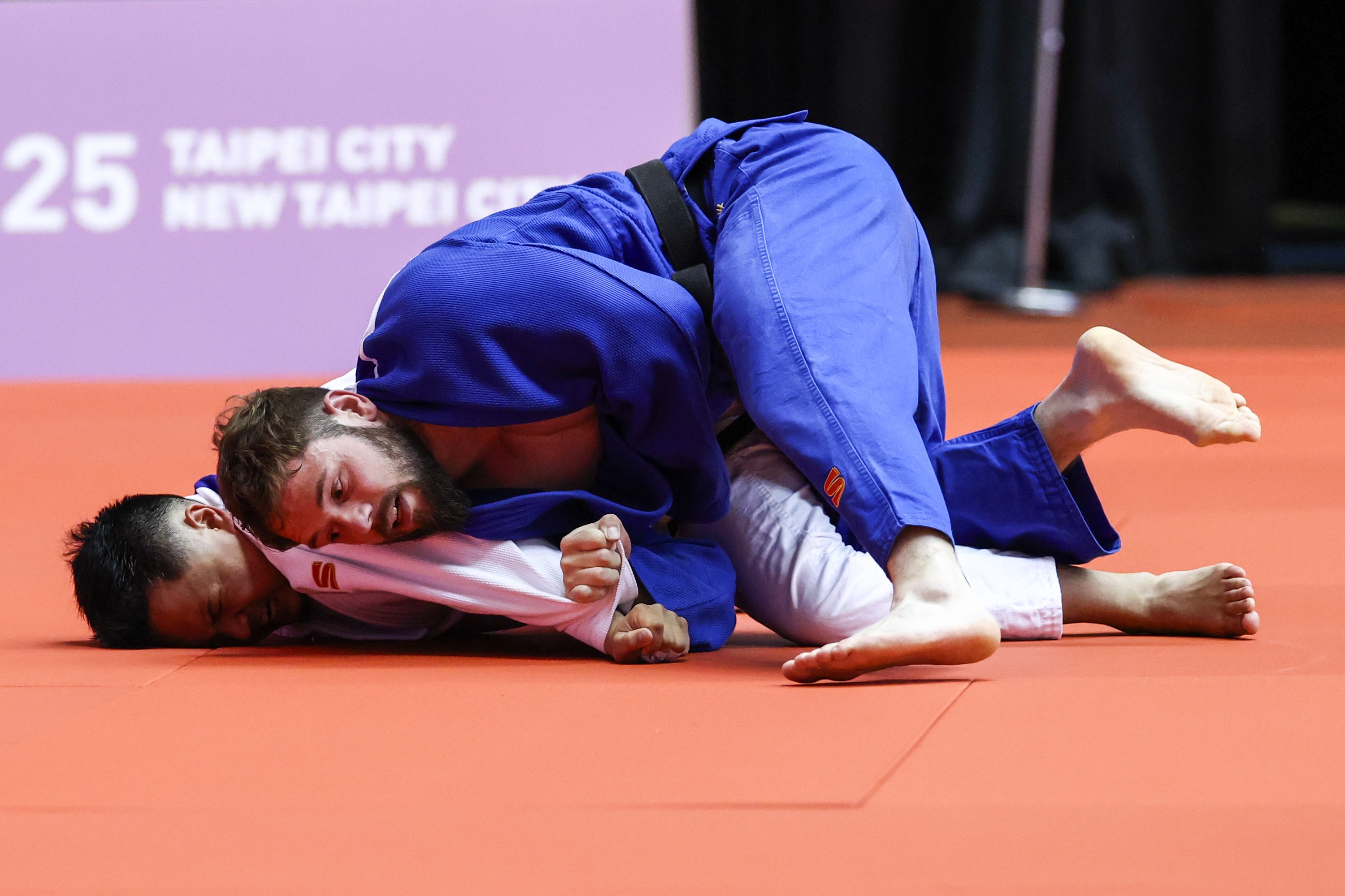 盧卡斯最後一場以壓制獲勝。大會提供