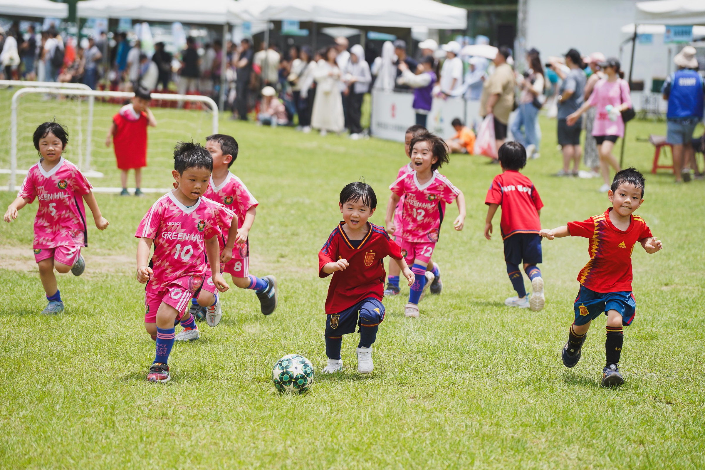臺北市幼兒足球錦標賽在木柵道南足球場熱鬧登場。臺北市體育局提供