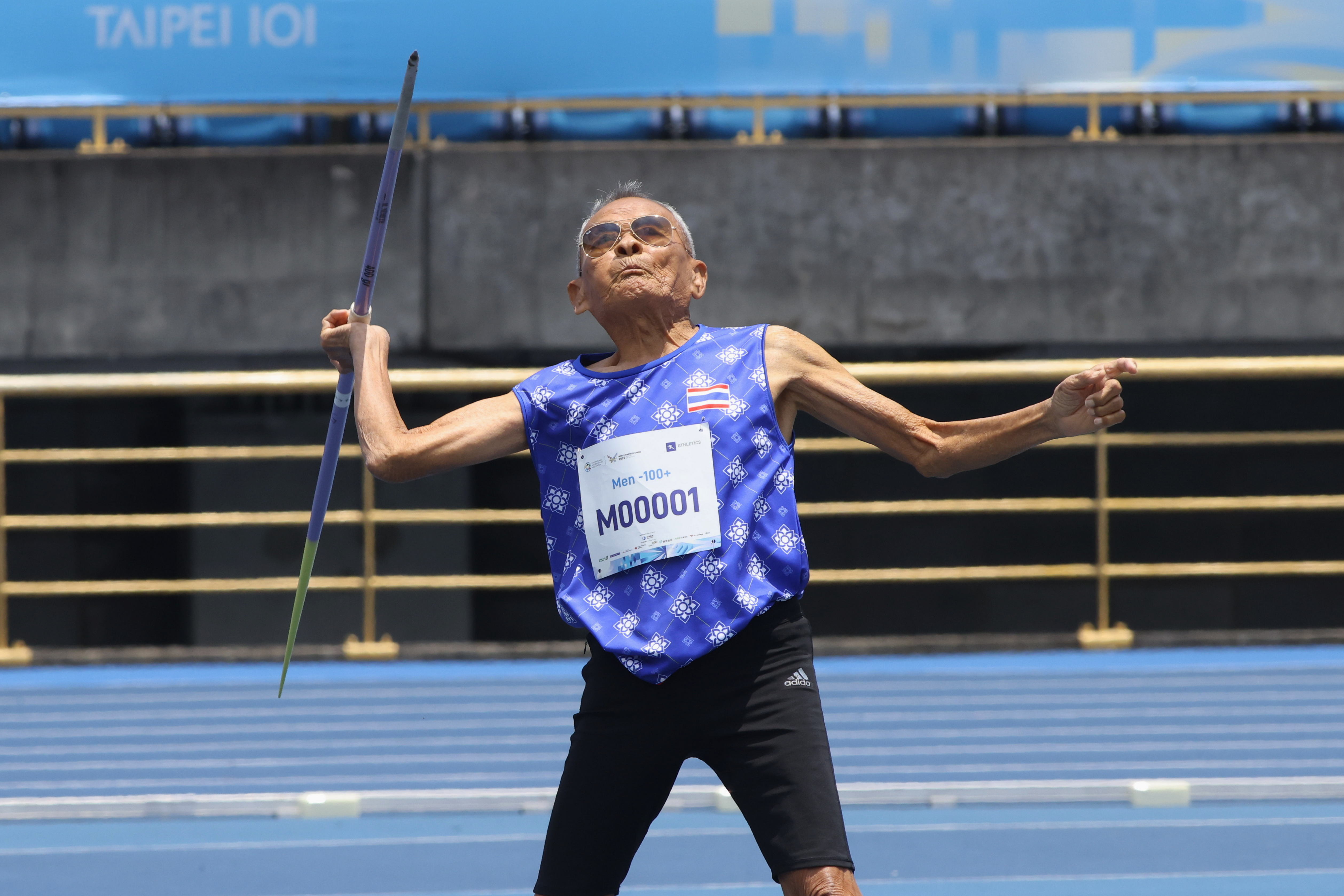 105歲的Sawang將標槍拋出完美弧線展現運動熱情與挑戰精神。大會提供