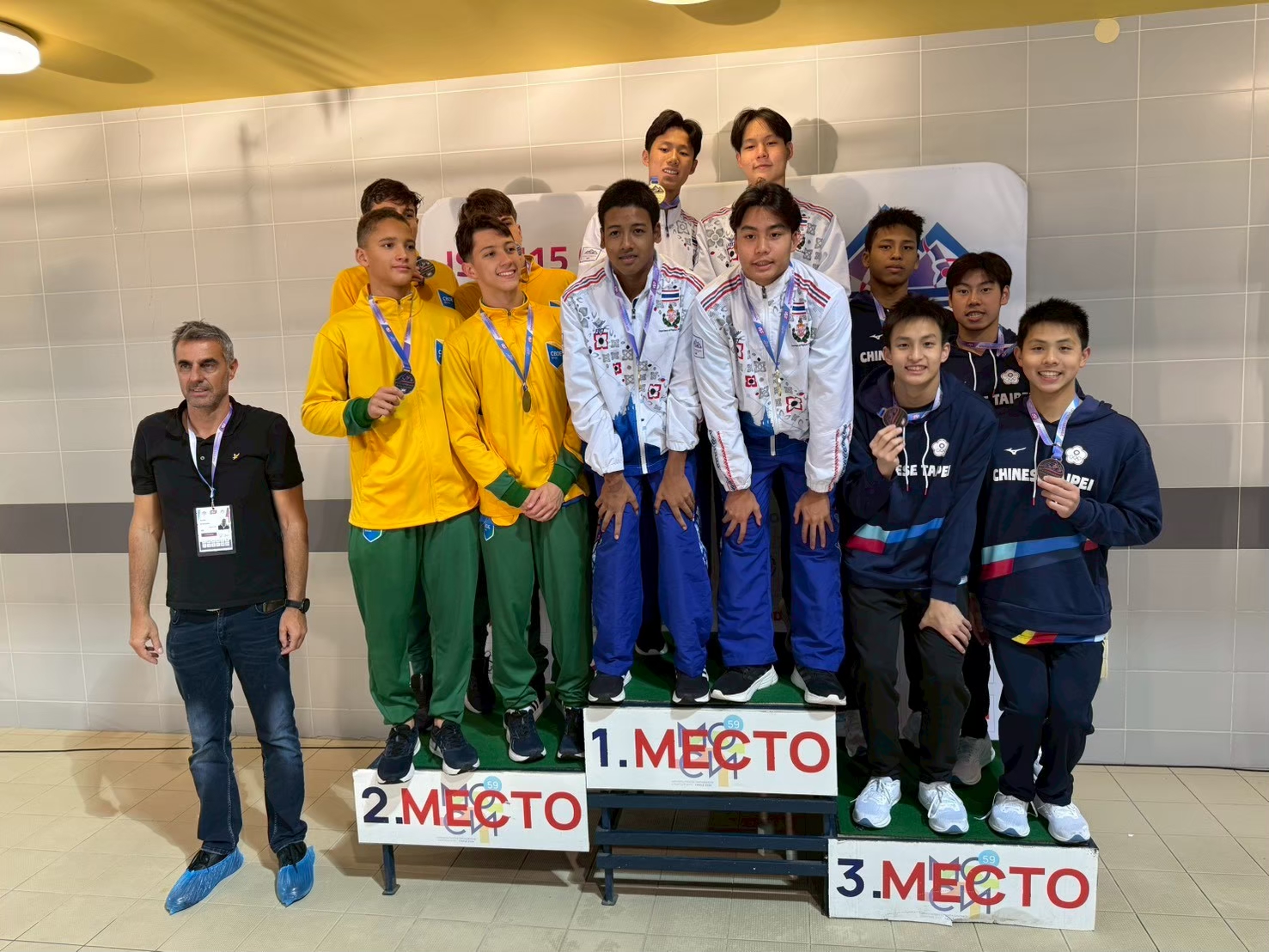 世界中學生U15運動會，中華隊在游泳男子組4x50m自由式接力拿下銀牌。新北市體育局提供