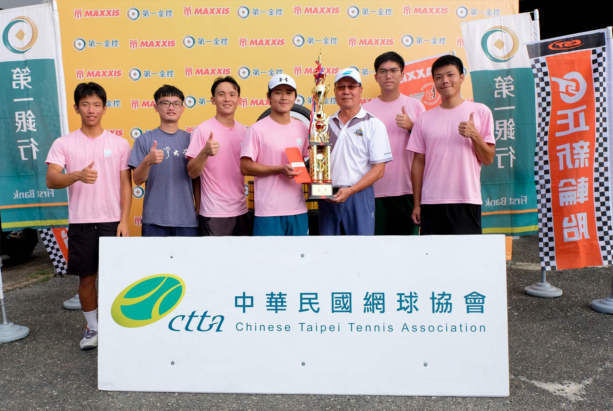 大專乙組冠軍台灣大學隊完成二連霸。網協提供