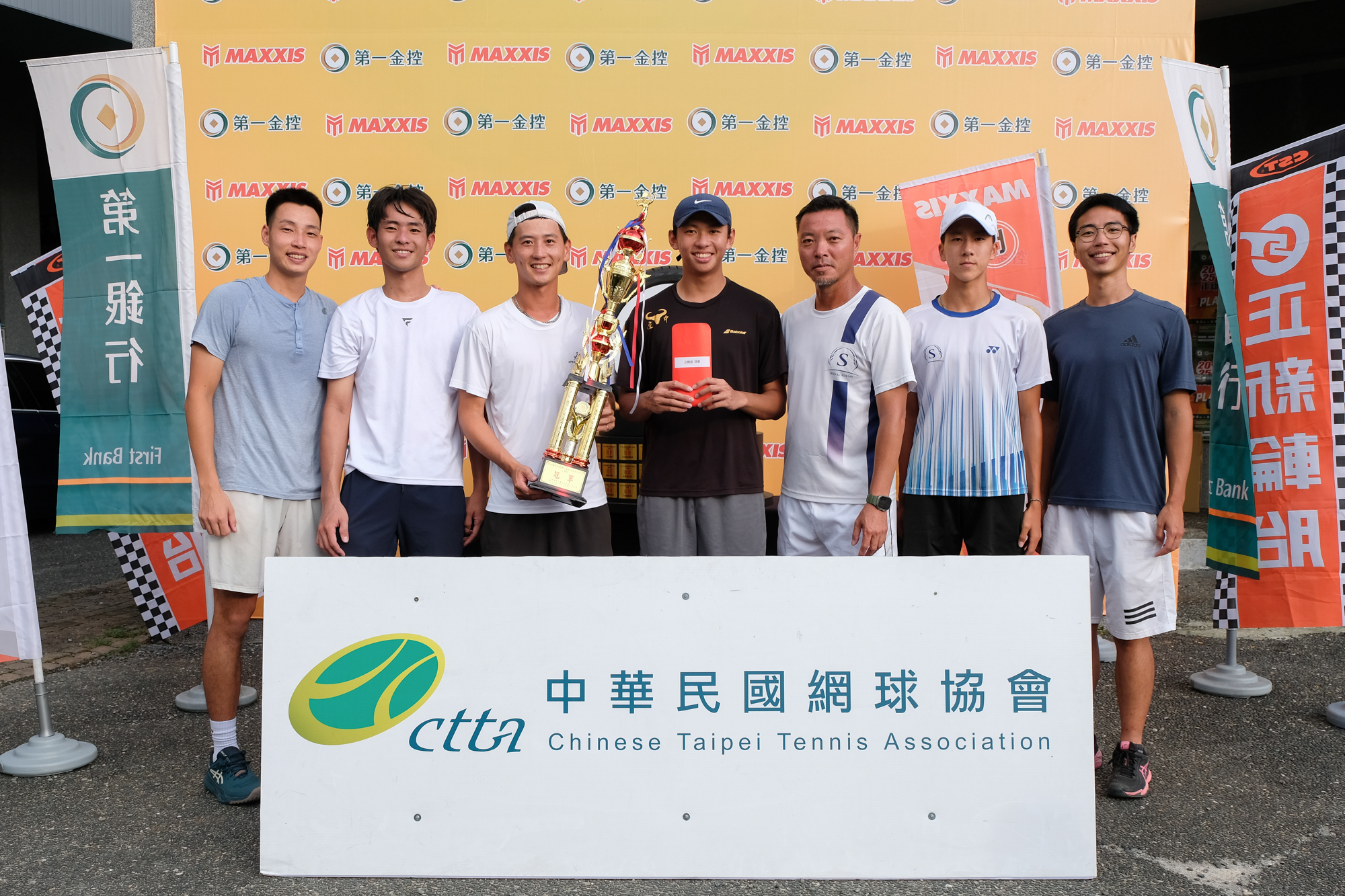 公開組巨象A隊勇奪三連霸。網協提供