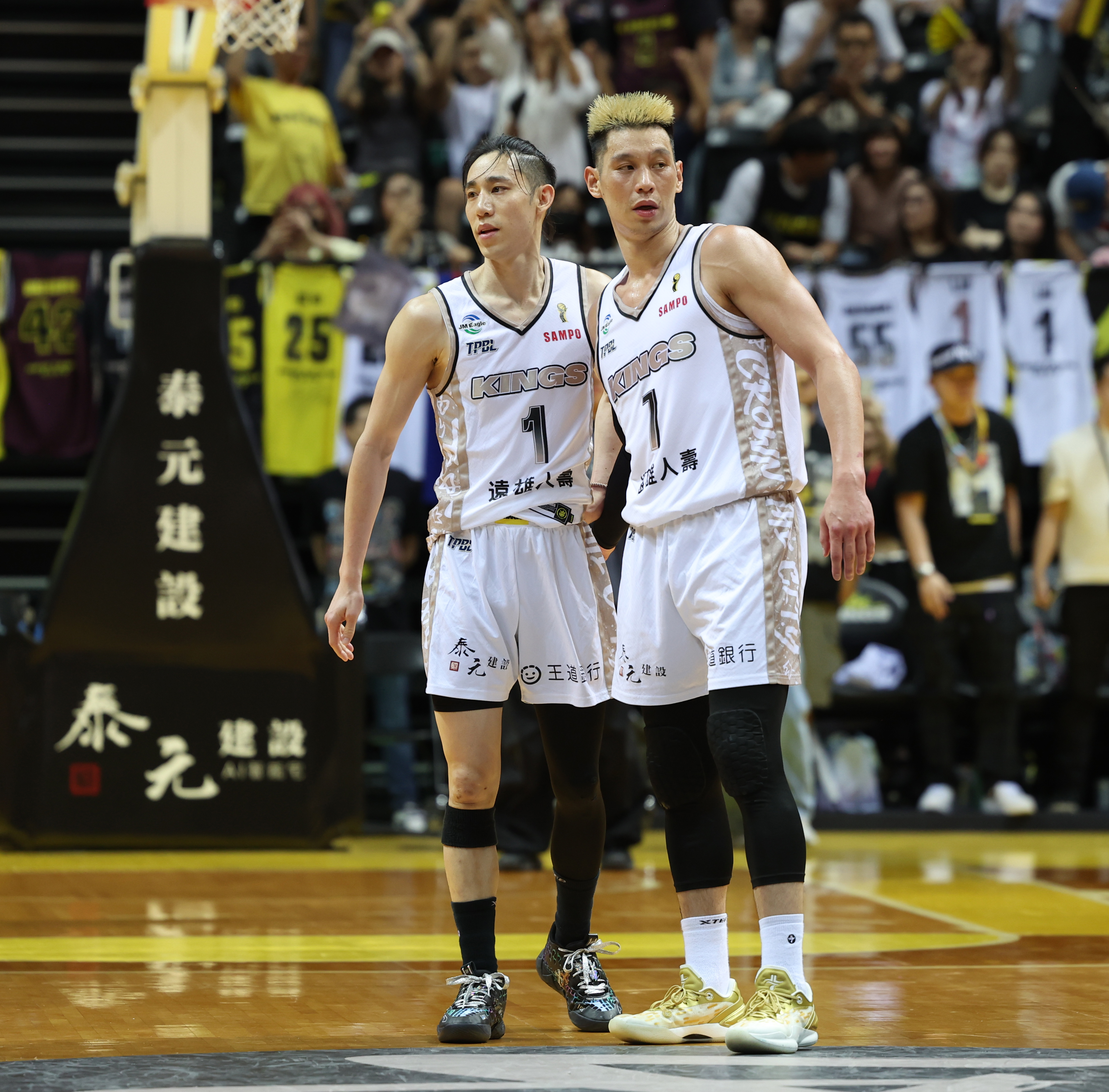 林書豪(右)林書緯兄弟檔都有好表現。李天助攝