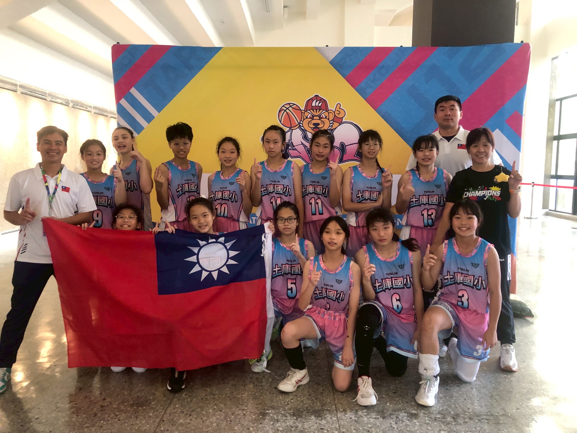 近3月大賽3連霸17連勝最強國小女籃土庫。大會提供