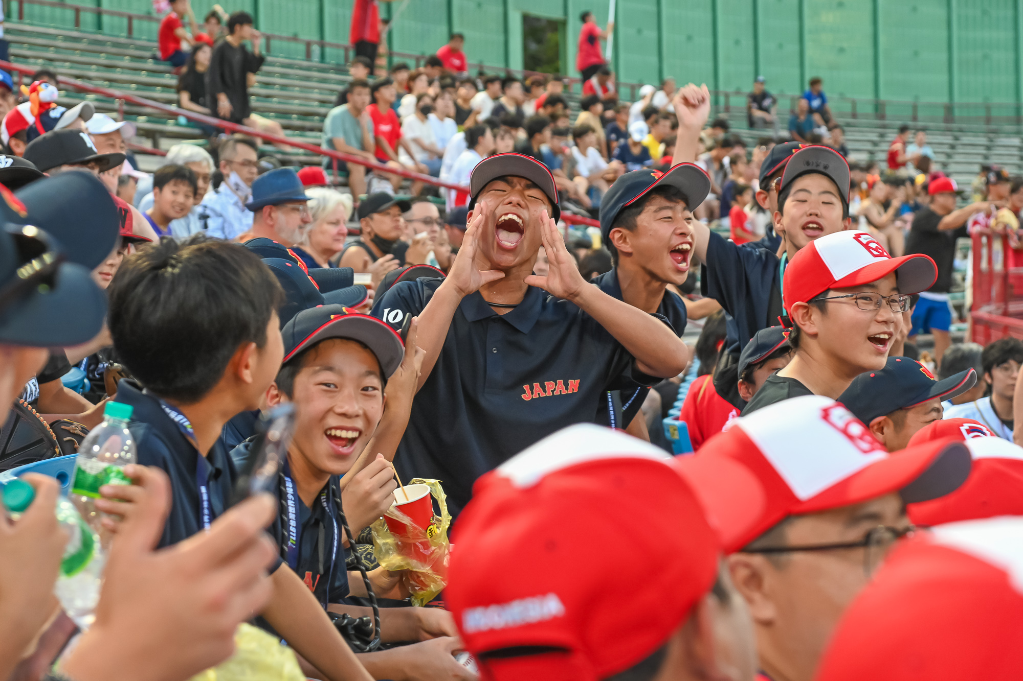 本次參賽八支球隊到天母棒球場觀看中華職棒,讓外國選手體驗台灣專屬的應援文化。大會提供