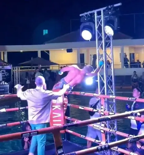 俄羅斯選手帕希科夫(Ivan Parshikov)在獲勝後被電暈。摘自推特